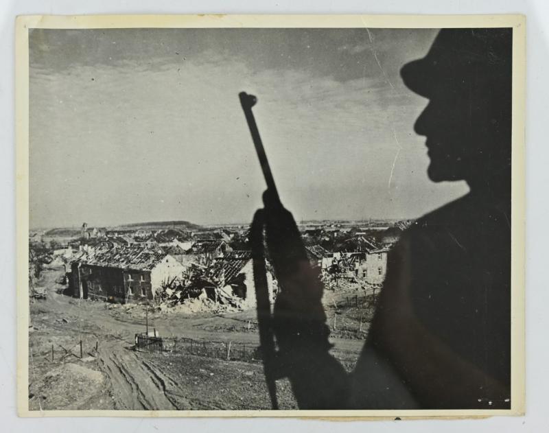 US WW2 Press Photo 'Town Guard'
