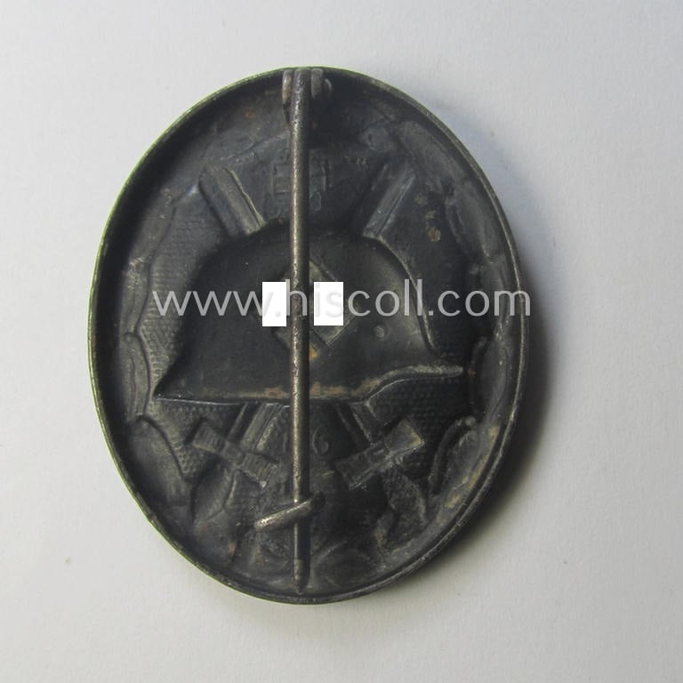 Dual-maker- (ie. 'E.H.'- and/or: '126'-) marked example of a black-class wound-badge (or: 'Verwundeten-Abzeichen in Schwarz') being an example that was produced by the maker (ie. 'Hersteller') named: 'Eduard Hahn'