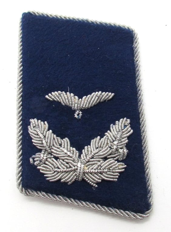 Luftwaffe Sanitäter 'Leutnant' Collar Tabs
