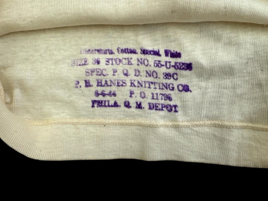 US WWII White Cotton Under shirt ( 1944 )