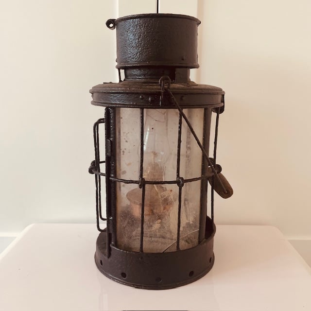 AUTHENTIC ORIGINAL EXAMPLE OF A 1918 WWI BRITISH TRENCH LANTERN.