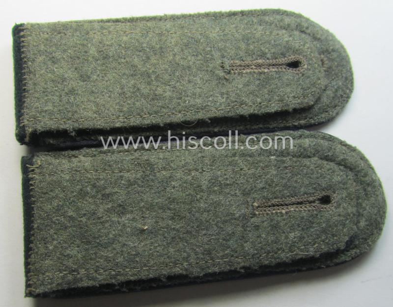 Pair of WH (Heeres) so-called: 'M36 o. M40'-pattern, NCO-type shoulderstraps: 'Oberfeldwebel einer Sanitäts-Abtlgs.'