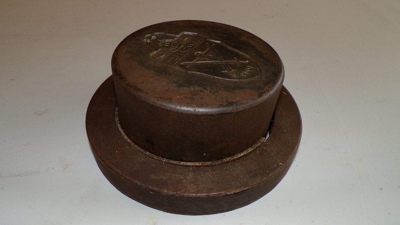 Die struck mould from the Deschler company