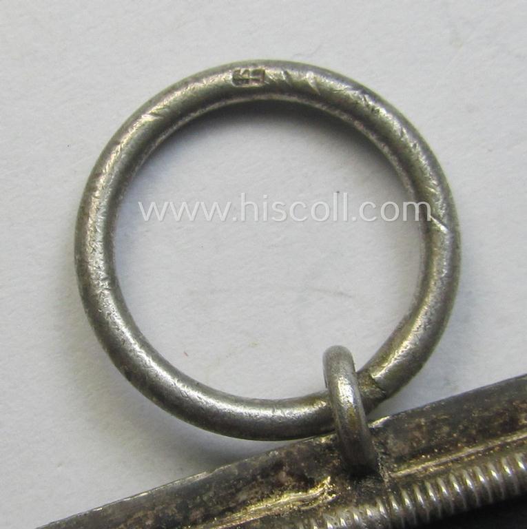 'EK II. Klasse' being a maker- (ie. '4'-) marked example that comes together with its original- and never-mounted ribbon (ie. 'Bandabschnitt') as was produced by the maker (ie. 'Hersteller'): 'Steinhauer u. Lück'