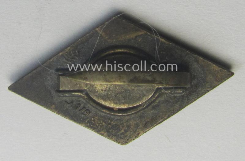 HJ (ie. 'Hitlerjugend') enamelled 'Fahrtenmesser'- (o. 'Schiffchen-Mütze') pin (ie.: 'Raute') that shows the makers-designation: 'RzM - M1/9' on its back