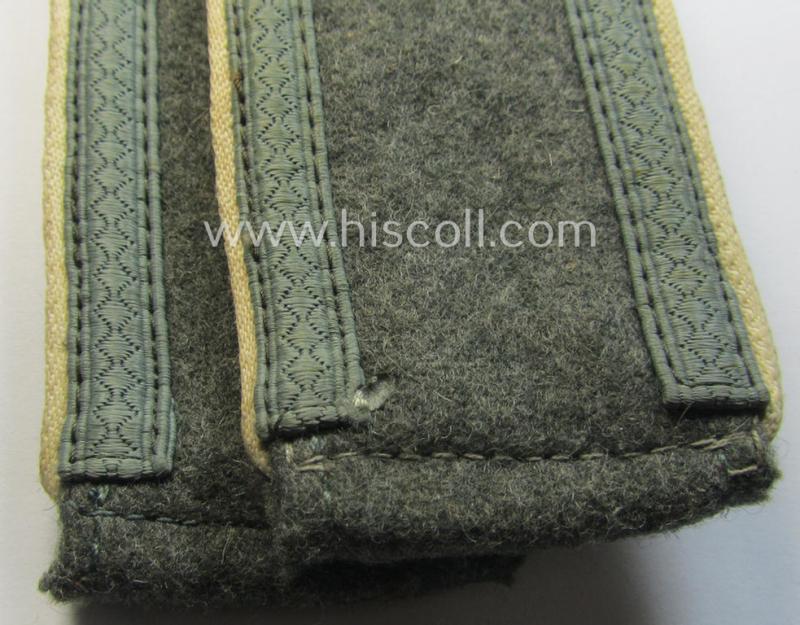 Pair of WH (Heeres) NCO-type shoulderstraps: 'Unteroffizier eines Infanterie-Rgts.'