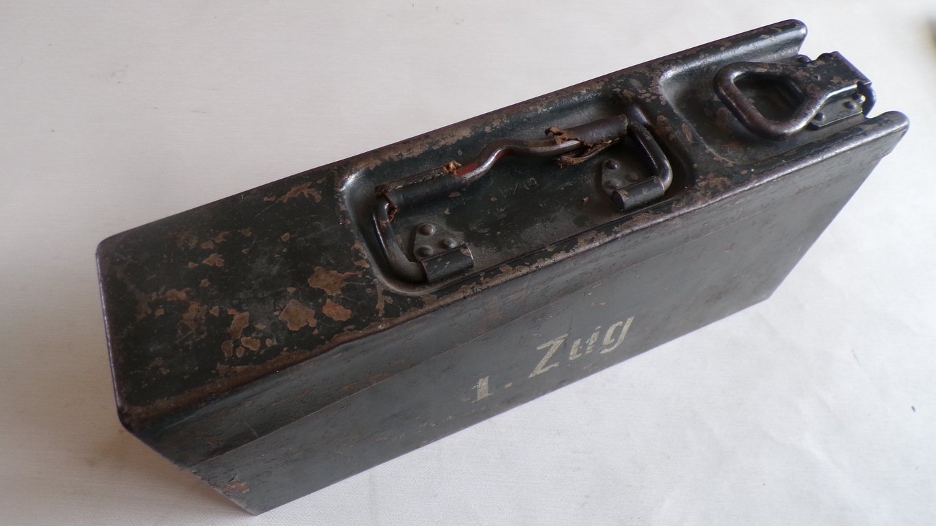 Luftwaffe Blue MG Ammo Box 1. Zug brh 41