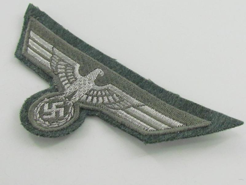 M33 army (Heer) ‘BeVo’ flatwire breast eagle