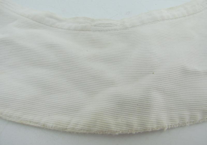 Deutsches Rotes Kreuz (DRK) Collar liner or Kragenbinde for the 'Helferin' Uniform