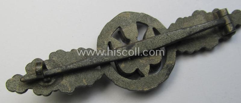 Attractive, 'Feinzink'-based- and/or clearly maker-marked example of a WH (Luftwaffe) 'Frontflugspange für Kampfflieger in Bronze' as was produced by the: 'G.H. Osang'-company