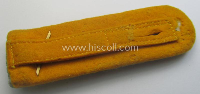 Single - but nevertheless fairly rarely seen! - WH (Heerer) neatly 'cyphered', officers'-type shoulderboard as was intended for an: 'Oberleutnant des Kavallerie-Aufklärungs-Abts. 6'