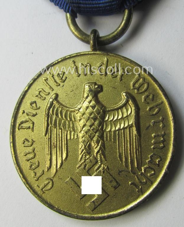 WH (Heeres o. KM) bright-golden-toned, 'WH-DA der 3. Klasse für 12 Jahre Dienstzeit' that comes mounted onto its accompanying ribbon (ie. 'Bandabschnitt') having a golden-toned eagle-device attached