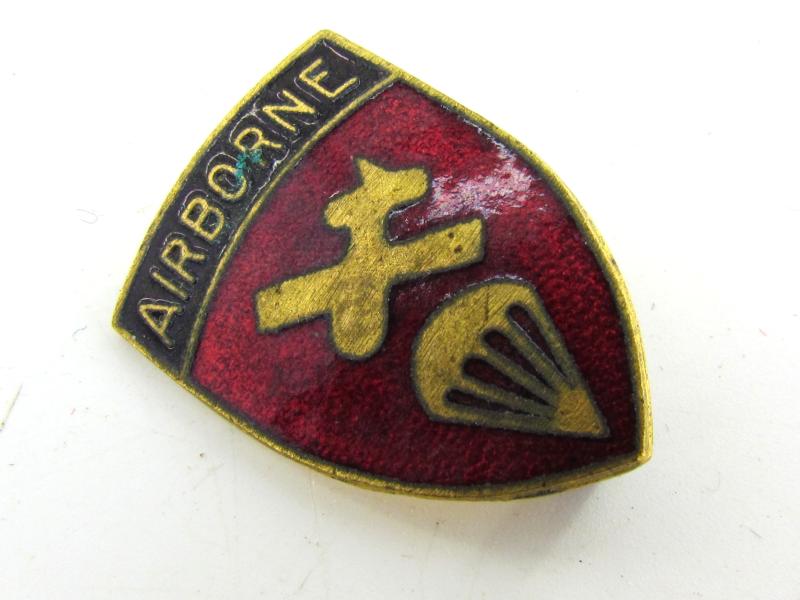 WW2 US Airborne Command Crest Insignia Pinback