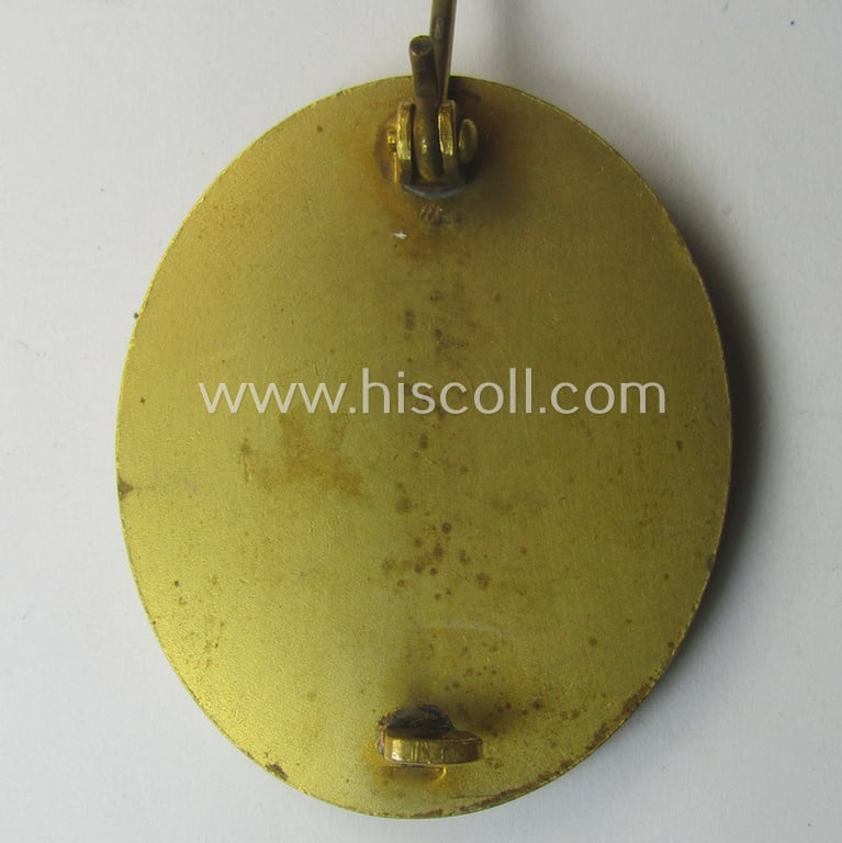 Luxuriously-styled - and I deem hardly used- nor worn! - 'Verwundeten-Abzeichen in Gold' being a typical non-maker-marked- and/or: 'Buntmetall'-based example as was presumably produced by the maker: 'Hauptmünzamt Wien'