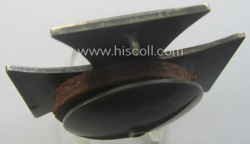 'Eisernes Kreuz 1. Klasse' (or: Iron Cross 1st class) as executed in the so-called: 'screw-back'-pattern being a clearly maker- (ie. 'L/50'-) marked example as was produced by the (very desirable!) maker: 'Gebr. Godet & Co.'