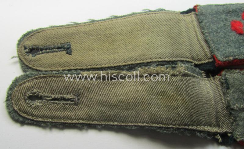 Pair of WH (Heeres) 'M36- o. M40'-) pattern, EM-type shoulderstraps: 'Soldat eines (Schw.)-Art.-Abtgs. o. Rgts.'