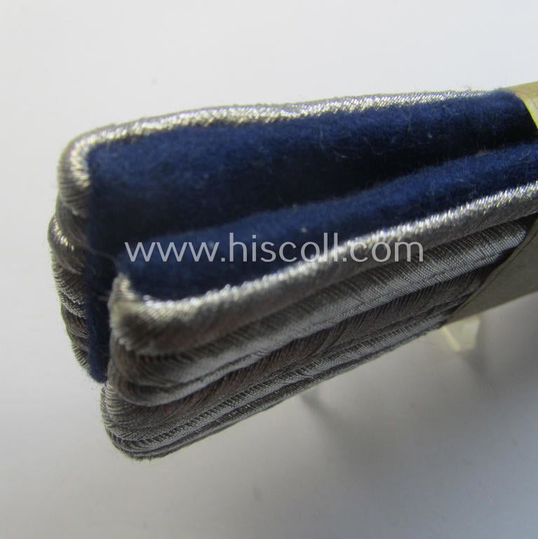 'Stonemint' - and fully matching! - pair of WH (Luftwaffe) officers'-type shoulderboards as was intended for usage by an: 'Leutnant u. Arzt' who served within the: 'LW-Sanitäts-Truppen'