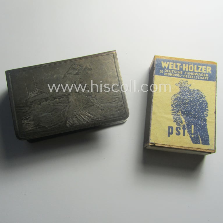 Superb - and luxuriously styled! - WWI-period (ie. 'Reichsmarine o. U-Boot'-related) 'souvenir-item' (ie. match-box holder) showing a (detailed engraved!) illustration of the (famous) U-Boot-ace and 'Pour la Mérite'-bearer: 'Kapitänleutnant Weddigen'