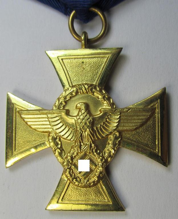 Attractive, golden-class 'Polizei-Dienstauszeichnung 1. Stufe' (or: police loyal-service medal first-class) being a non-maker-marked example that comes mounted onto its accompanying (long-sized!) ribbon (ie. 'Bandabschnitt')
