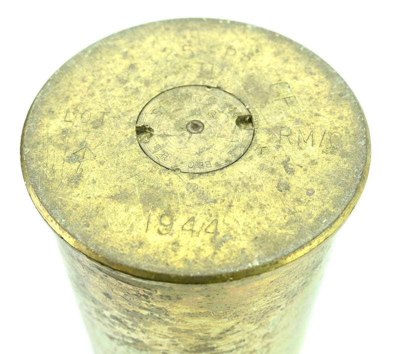British WW2 25pds Artillery Shell