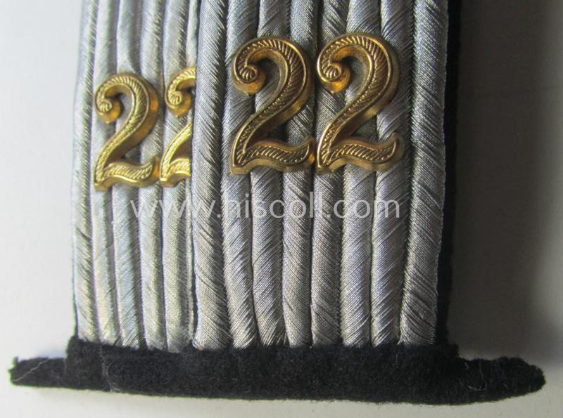 Attractive - and/or fully matching! - WH (Heeres), 'cyphered', officers'-type shoulderboard-pair (that comes mounted on its unsually seen: 'Auf der Steg'-mounting!) as was intended for a: 'Leutnant des Pionier-Batallions 22'