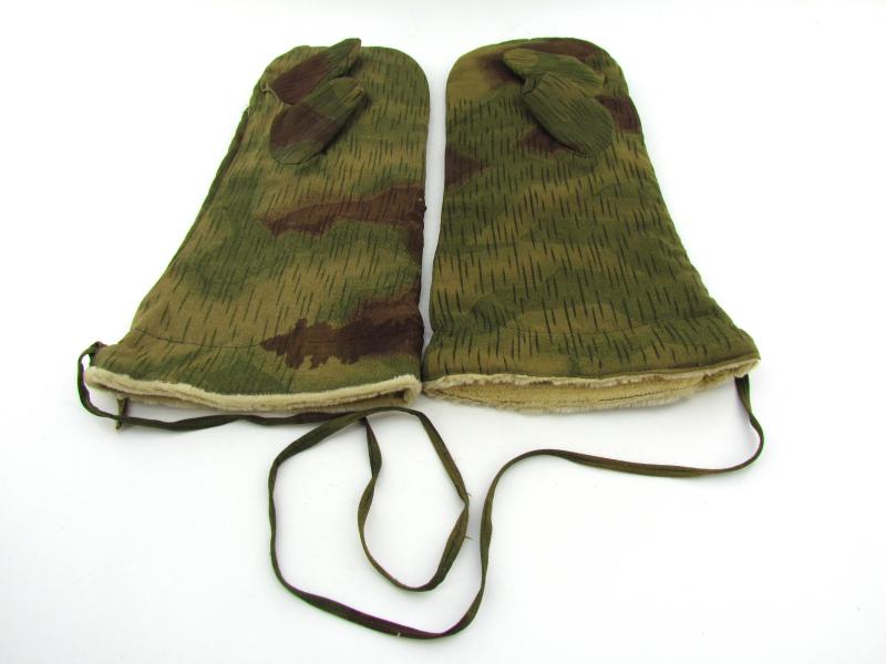 Non Reversible Parka Mittens in Sumpftarn Camouflage