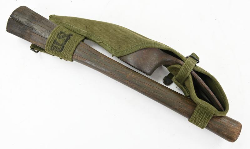 US WW2 M-1910 Pick-Mattock and carrying case