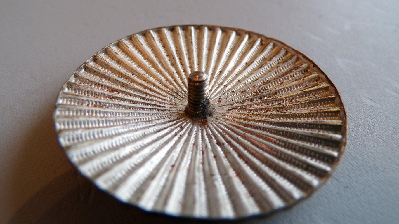 Imperial WWI Iron Cross Curved Clamshell