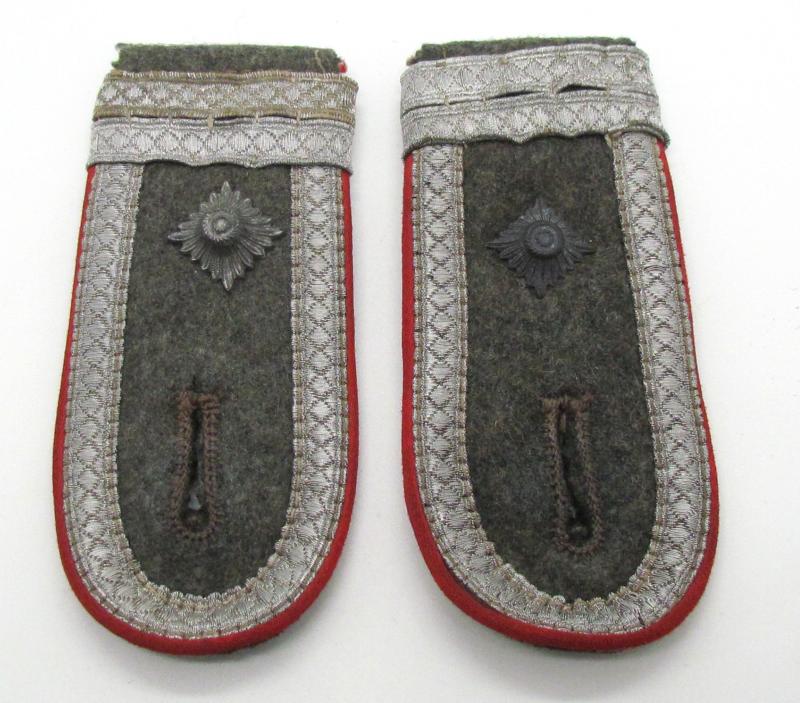 Wehrmacht (Heer) M40 Feldwebel Artillery.(Offiziersanwärter) shoulder boards