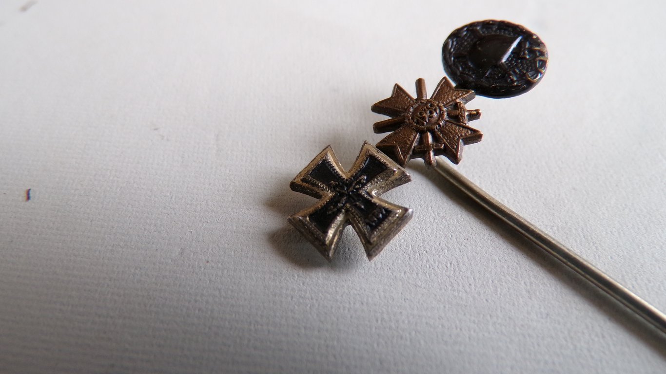 1957-Pattern Veteran's Triple Award Pin