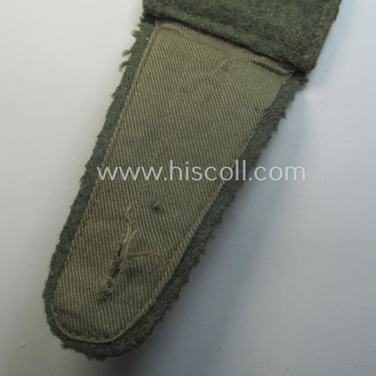 Single, 'cyphered'- (and I deem early- ie. mid-war-period) WH (Kriegsmarine) NCO-type shoulderstrap as was intended for usage by an: 'Unteroffizier eines Küsten-Artillerie-Abtlgs.'