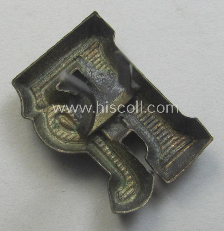 Regrettably single - merely Waffen-SS-related! - silverish-coloured (ie. 'Buntmetall'-based) so-called: 'Fl'-shoulderstrap-'cypher' (ie. 'Ziffer') as was intended for an: 'SS-Unterführer der Fla.MG-Abteilungen'