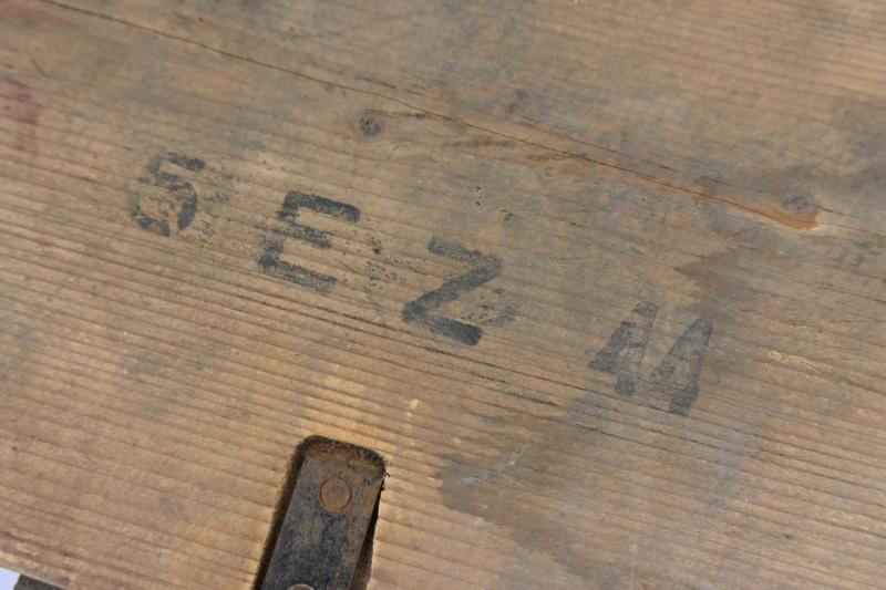 German WH Entlastungzunder 44 Ammunition Box