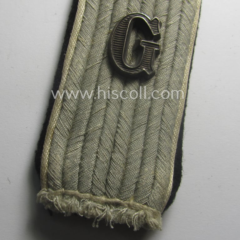Single, Waffen-SS officers'-pattern 'cyphered' shoulderboard as piped in the white- (ie. 'weisser'-) coloured branchcolour: 'SS-Untersturmführer der Inf.-Trpn. u. Mitglied des Rgts o. Standarte ''Germania''