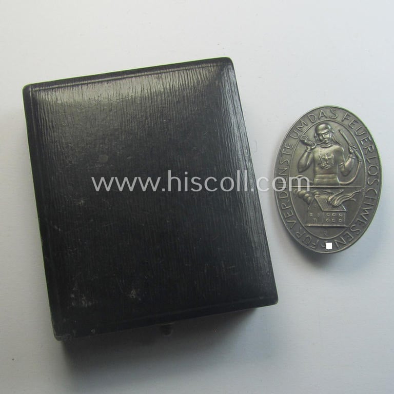 Pre-war-period- and/or genuine silver-based, so-called: 'Erinnerungszeichen Verdienste um das Feuerlöschwesen 1934' being a detailed- and maker- (ie. 'Preuss. Staatsmünze'-) marked, example that comes in its etui