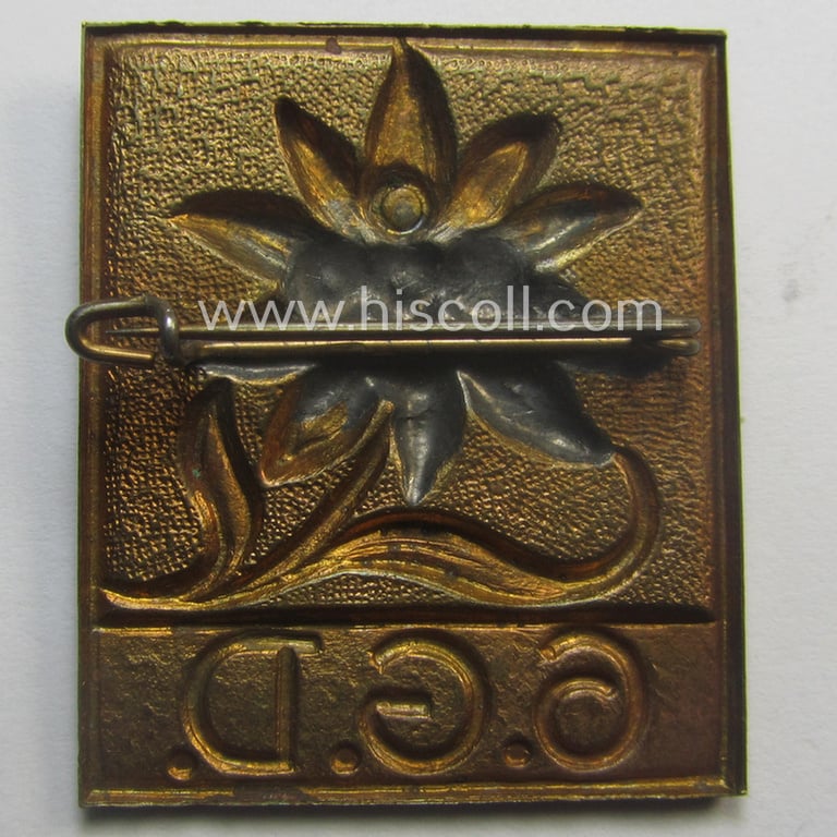 Attractive - and actually quite scarcely encountered! - WH (Heeres) 'Gebirgsjäger'-related, so-called: 'Truppen-Traditionsabzeichen des 6. Gebirgsjäger-Division' as executed in golden-coloured, zinc-based pot-metal (ie. 'Feinzink')