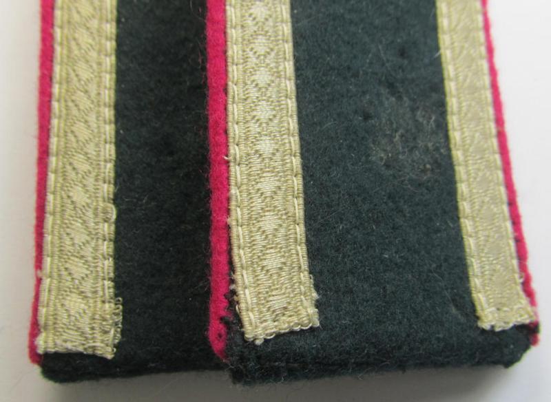 Attractive - and fully matching! - pair of WH (Heeres), early-war-period- (ie. 'M36'- ie. 'M40'-pattern, 'tailor-made') NCO-type shoulderstraps as was intended for an: 'Unteroffizier der Veterinär-Truppen o. General-Stab'