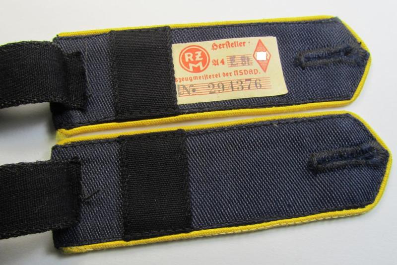 Attractive - and/or fully matching! - pair of so-called: 'Marine-HJ' (ie. naval 'Hitlerjugend'-) shoulderstraps as was intended for usage by a: 'Hitlerjunge' who was attached to the: 'Bann 564' (Bann 564 = Villach / Gebiet: Südost-Kärnten)