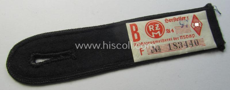 Neat - and naturally single! - black-piped 'DJ- o. Deutsches Jungvolk' shoulderstrap as was intended for usage by a: 'DJ-Mitglied' who served within the: 'Bann 539' (539 = 'Vöcklabruck') and that comes with its period-attached 'RzM'-etiket