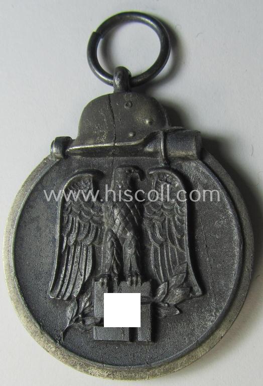 Attractive medal-set: 'Winterschlacht im Osten 1941-42' being a maker- (ie. '6.'-) marked- (and/or 'Feinzink'-based) specimen by the maker: 'Fritz Zimmermann' and that comes together with its (non-confectioned) ribbon (ie. 'Bandabschnitt')