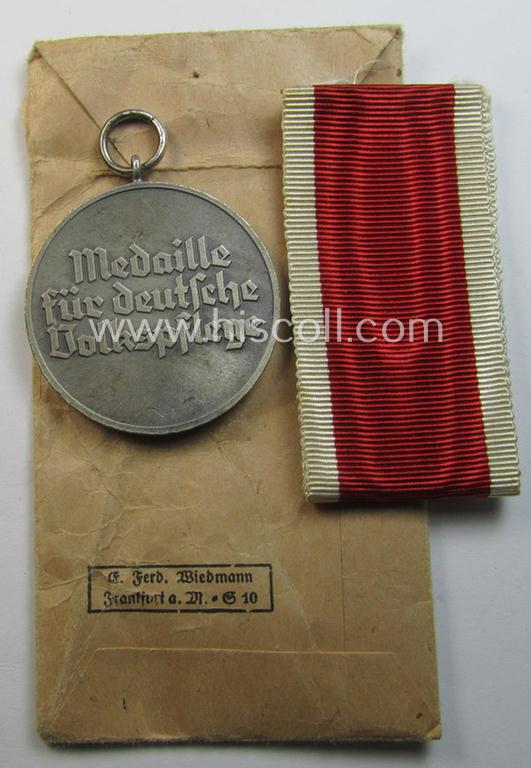 Attractive medal-set: 'Medaille für Deutsche Volkspflege'  being a typical non-maker-maker-marked specimen that comes packed in its original pouch of issue by the: 'E. Ferd. Wiedmann'-company as issued and/or recently found