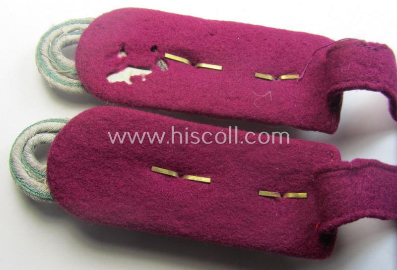 Pair of WH (Heeres) officers'-pattern shoulderboards as piped in the neat darker-purple-red- (ie. 'bordeaux-roter'-) coloured branchcolour: 'Oberst u. Mitglied der (Nebel)Werfer-Trpn.'