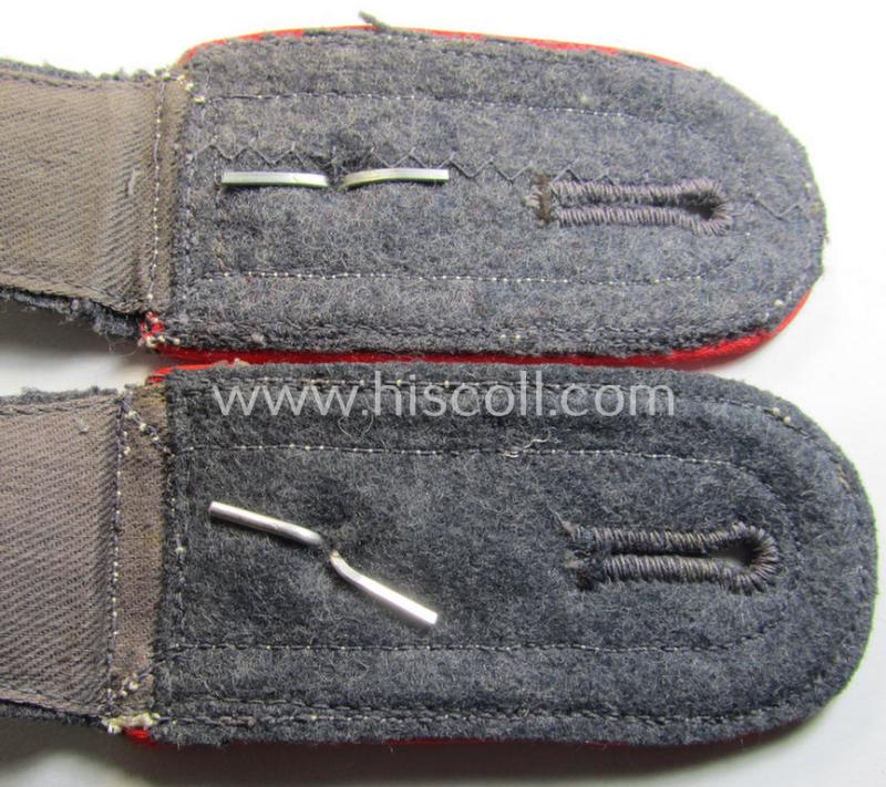 Attractive - and/or fully matching! - pair of WH (Luftwaffe) NCO-type shoulderstraps as was intended for usage by a: 'Wachtmeister o. Feldwebel eines Flakartillerie-Regiments o. Abteilungs'
