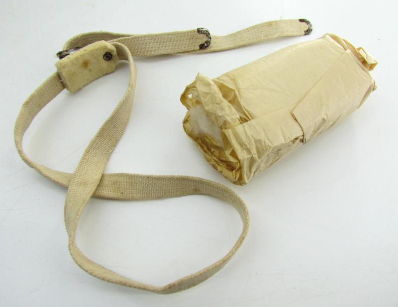 Deutsches Rotes Kreuz (DRK) Tourniquet and cotton wool