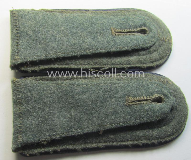 Pair of WH (Heeres) so-called: 'M40 o. M43'-pattern, NCO-type shoulderstraps: 'Oberfeldwebel einer Sanitäts-Abtlgs.'