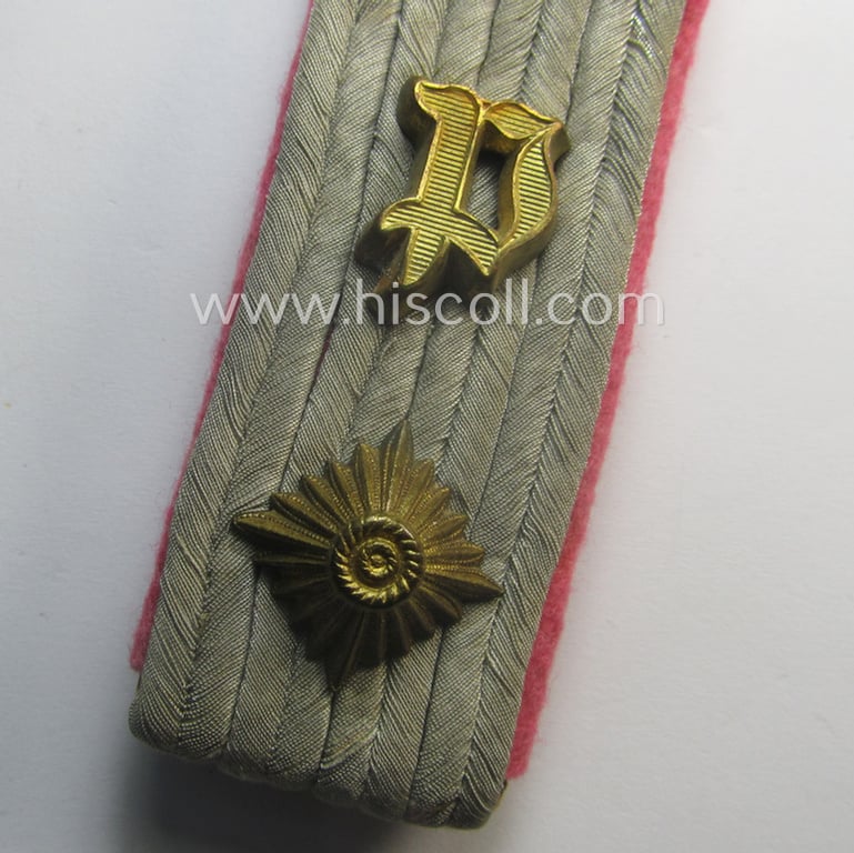 Single, WH (Heeres) 'cyphered', officers'-type shoulderboard: 'Oberleutnant eines Panzerjäger-Abtlgs.'