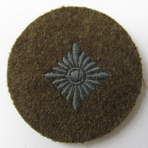 Very nice, WH (Heeres) 'tropical-style', machine-embroidered rank-insignia (ie. roundel), as executed in greyish-blue linnen, as intended for an: 'Oberschütze' - overall very nice (ie. virtually mint-/unissued!) condition! 