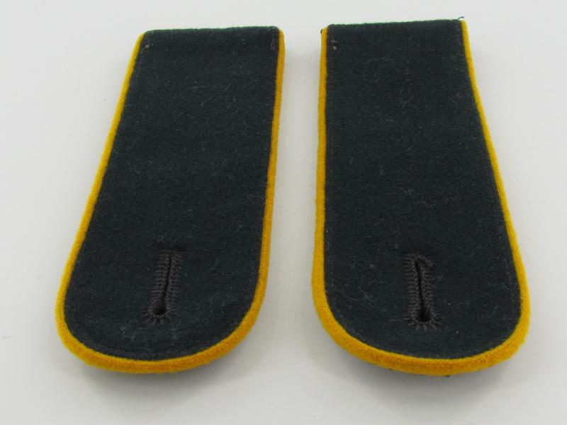 Wehrmacht (Heer) M36 cavalry EM shoulder boards