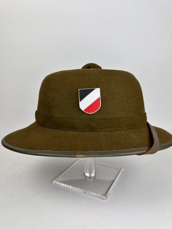 Heer 2nd pattern Afrikakorps pith helmet (APN 1942)