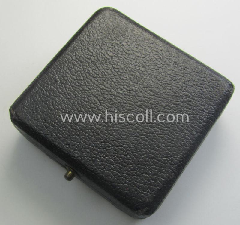 'Luxuriously'-styled - albeit empty! - etui being a maker- (ie. 'Kerbach & Oesterhelt'-) marked example as was specifically intended to store a: 'KvK 1. Kl. mit Schwertern'